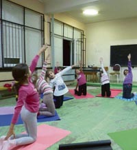 Прегръдка и аплодисменти вместо забележка