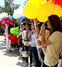 Гимназията с най-много чужди езици