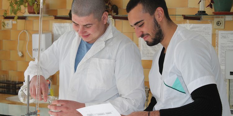 Да си дясна ръка на бизнеса