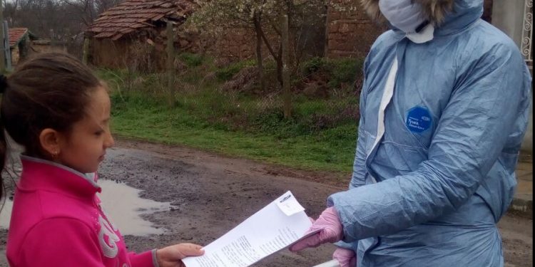 Директорка обикаля учениците си в Бургаско