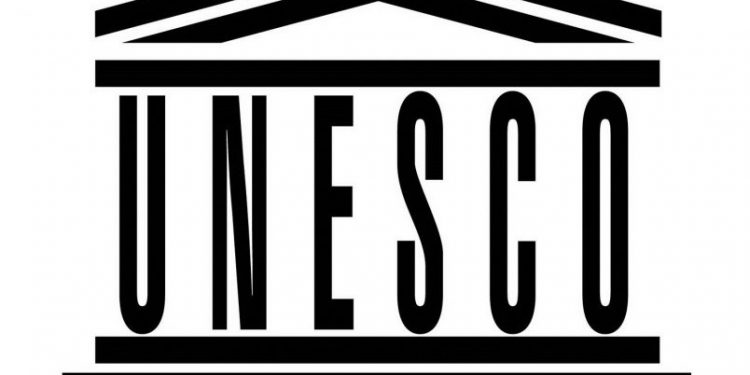 Много държави отлагат изпитите