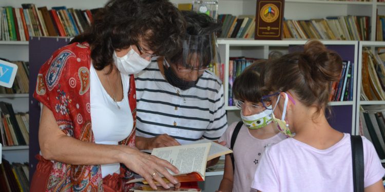 Книжката и мишката вече са приятели