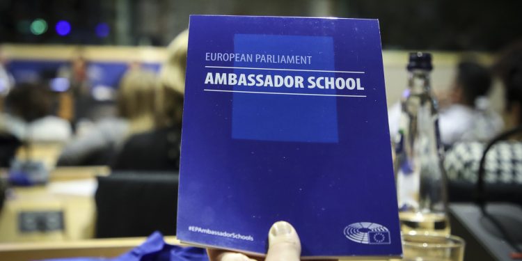 Променят Програмата за училища посланици на ЕП