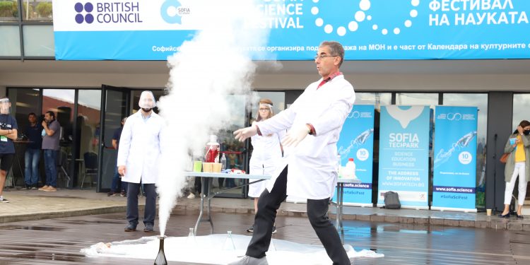 Отвъд границите на очевидното