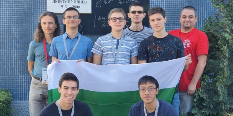 4 медала за математиците