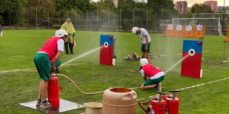Огнеборците не се боят от дъжд и вятър