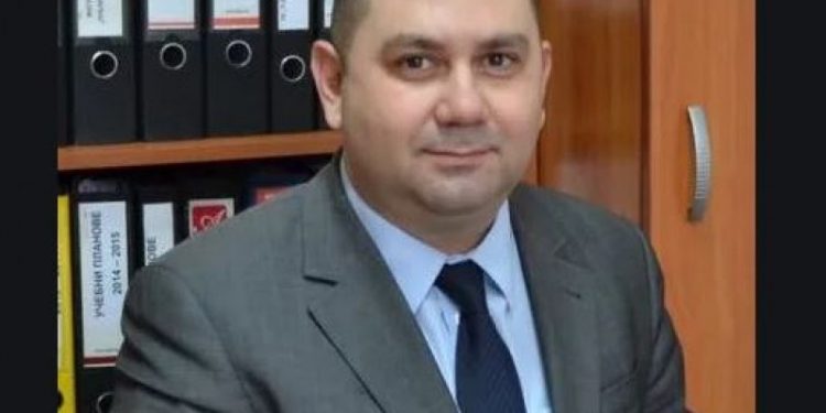 Юрист поема академичното посредничество