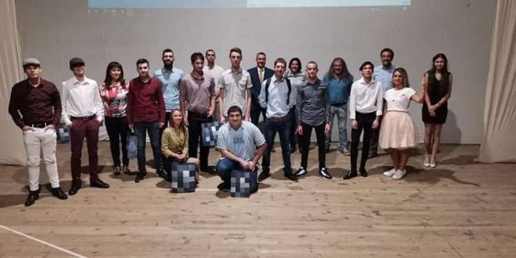 Помогни и спечели