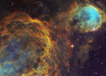 Поезия  на 8000 светлинни години