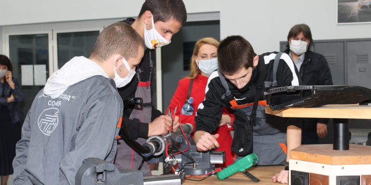 Правят уникална лаборатория за бъдещи асансьорни техници