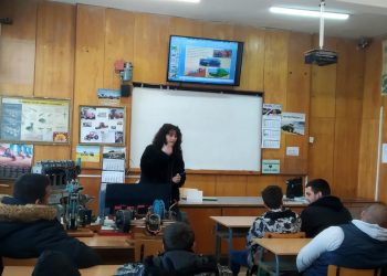 Лозето иска мотика…