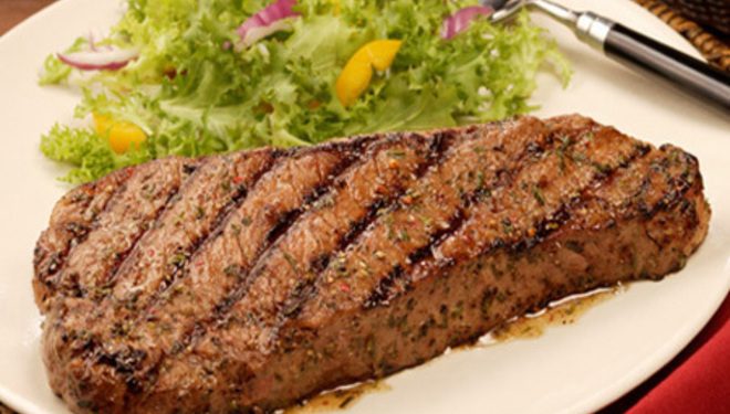 Телешки стек расте от спанак