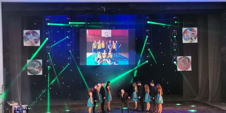 Английската гимназия в Бургас стана на 50