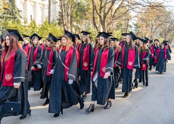 200 млади лекари се дипломираха в Плевен