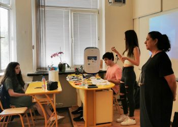 Как се управлява роботизирана ръка