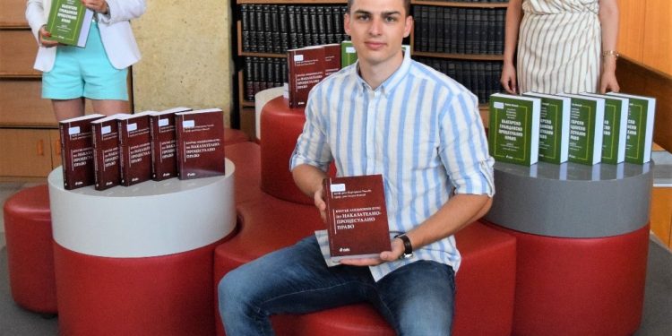 Дарение за университетска библиотека