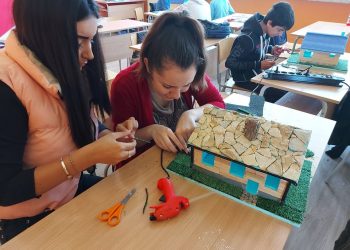 Професия не се учи пред монитора