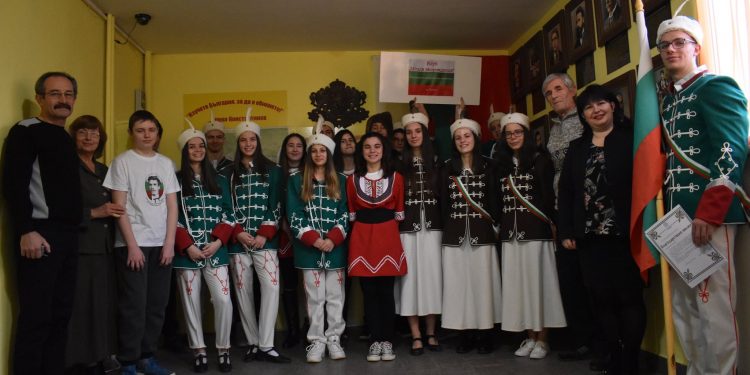 Второто семейство