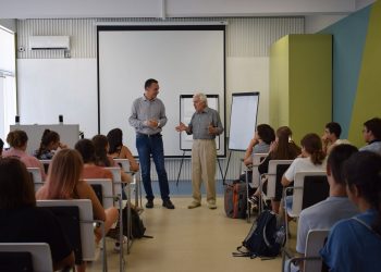 „Златният“ физик Тео преподава в Бургас