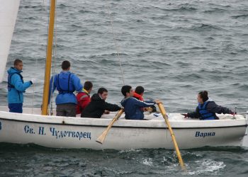 В Морската гимназия държат здраво руля
