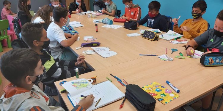 15 млн. лева за неделните училища в чужбина