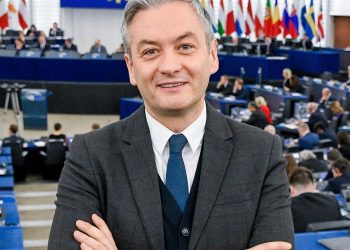 Роберт Бедрон – председател на Комисията по правата на жените  и равенството между половете в Европейския парламент, пред „Аз-буки“: Битката срещу насилието над жени е обща