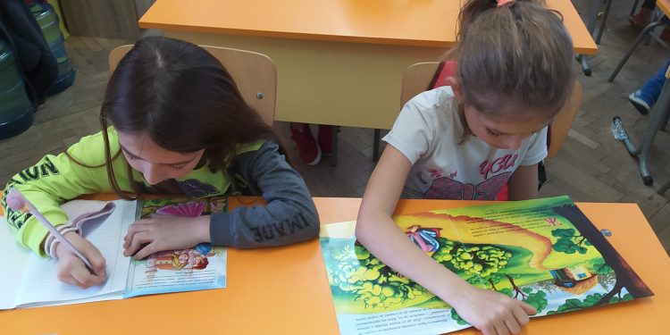 Да научиш децата да мислят и общуват