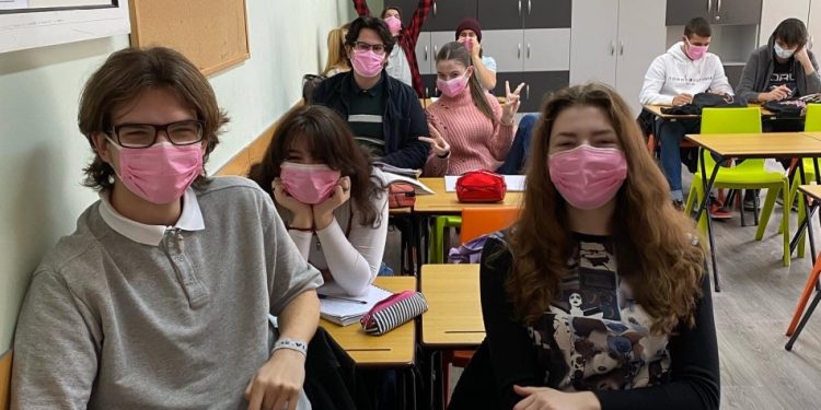 Партньорство  с университета от училищната скамейка