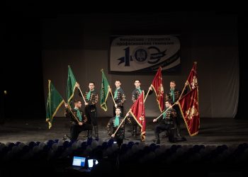 Да създадеш фамилии от икономисти