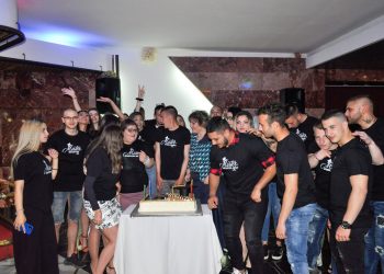 Едновременно училище и дом