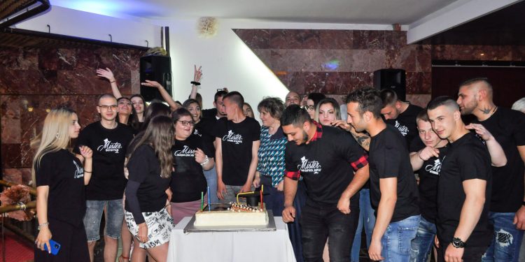 Едновременно училище и дом