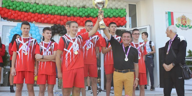 Училище за шампиони