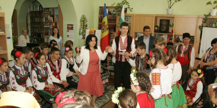 Ученици на възраст от 6 до 70 години