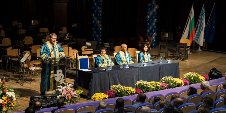 Техническият във Варна чества юбилей