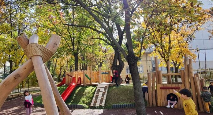 Площадката на щастливото детство