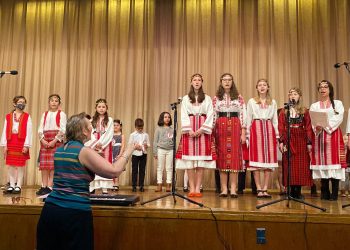 Българското школо по изкуства зад граница