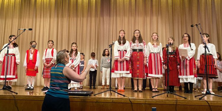 Българското школо по изкуства зад граница
