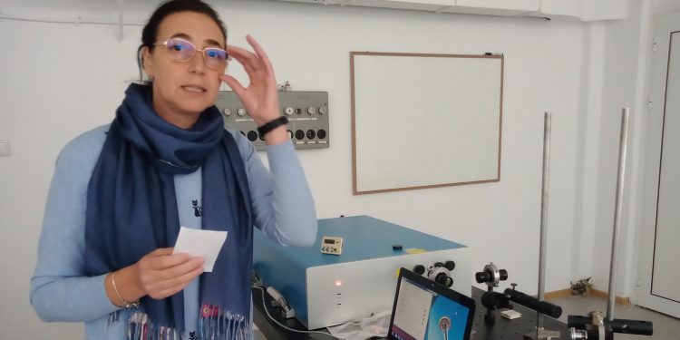 С модерен лазер създават нови материали