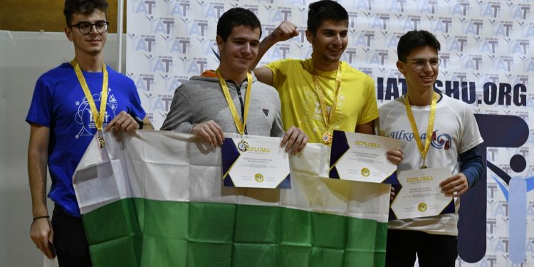 Наши информатици  печелят 15 медала