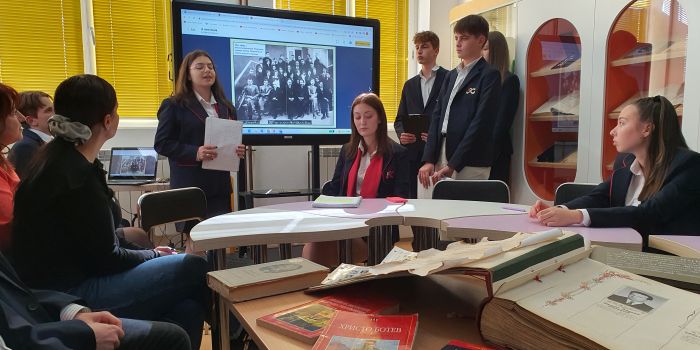 Обогатяват историческия кът на ПМГ – Гоце Делчев