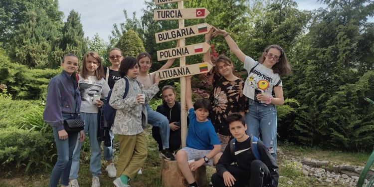 Училището  с планетариум