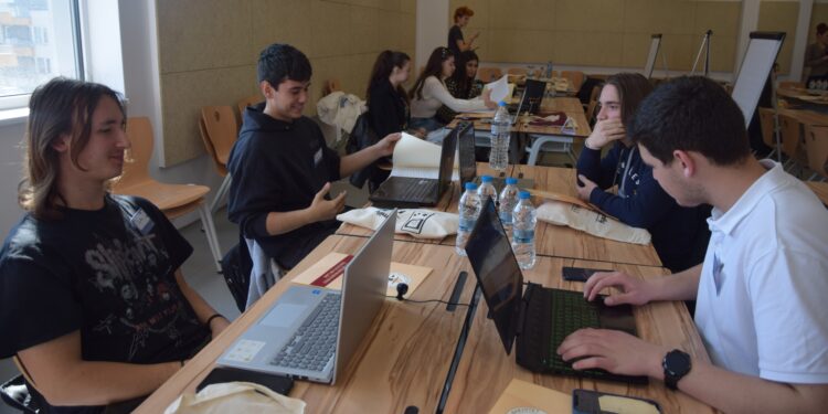 УНСС е домакин на правен хакатон за ученици