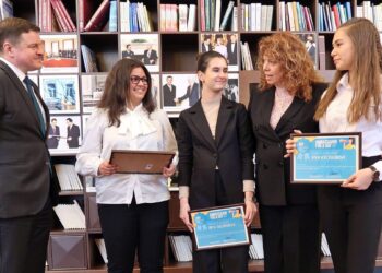 Млади дами с позиции