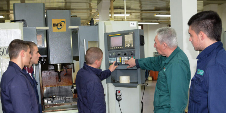 Повече ученици в дуално обучение в Русенско