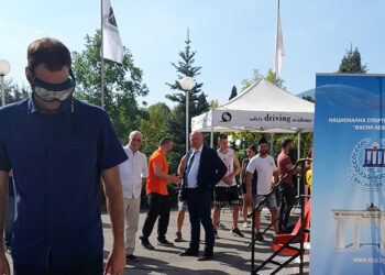 Студенти за безопасност на пътя