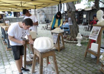 Модернизират гимназията по каменообработване