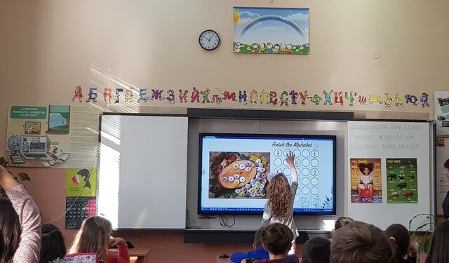 Има пари за образователни медиатори