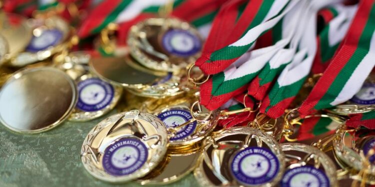 Усмивките събираме, изваждаме тъгата