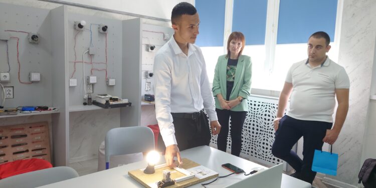 Дарители на родната гимназия