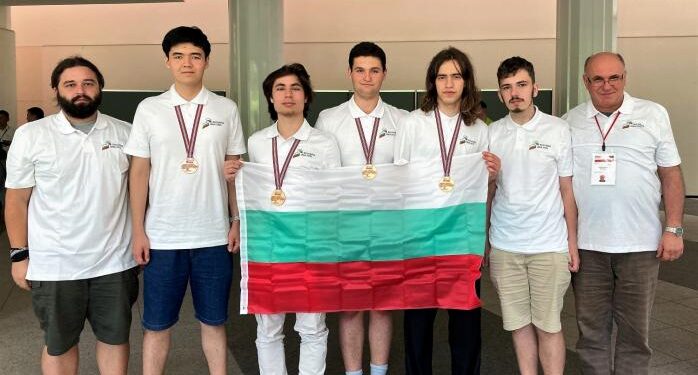 Четири отличия за олимпийците по физика